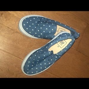 Kids polka dot denim slip on shoes.